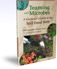 Teaming with Microbes, A Gardener’s Guide to the Soil Food Web, Szerzők: Jeff Lowenfels, Wayne Lewis 